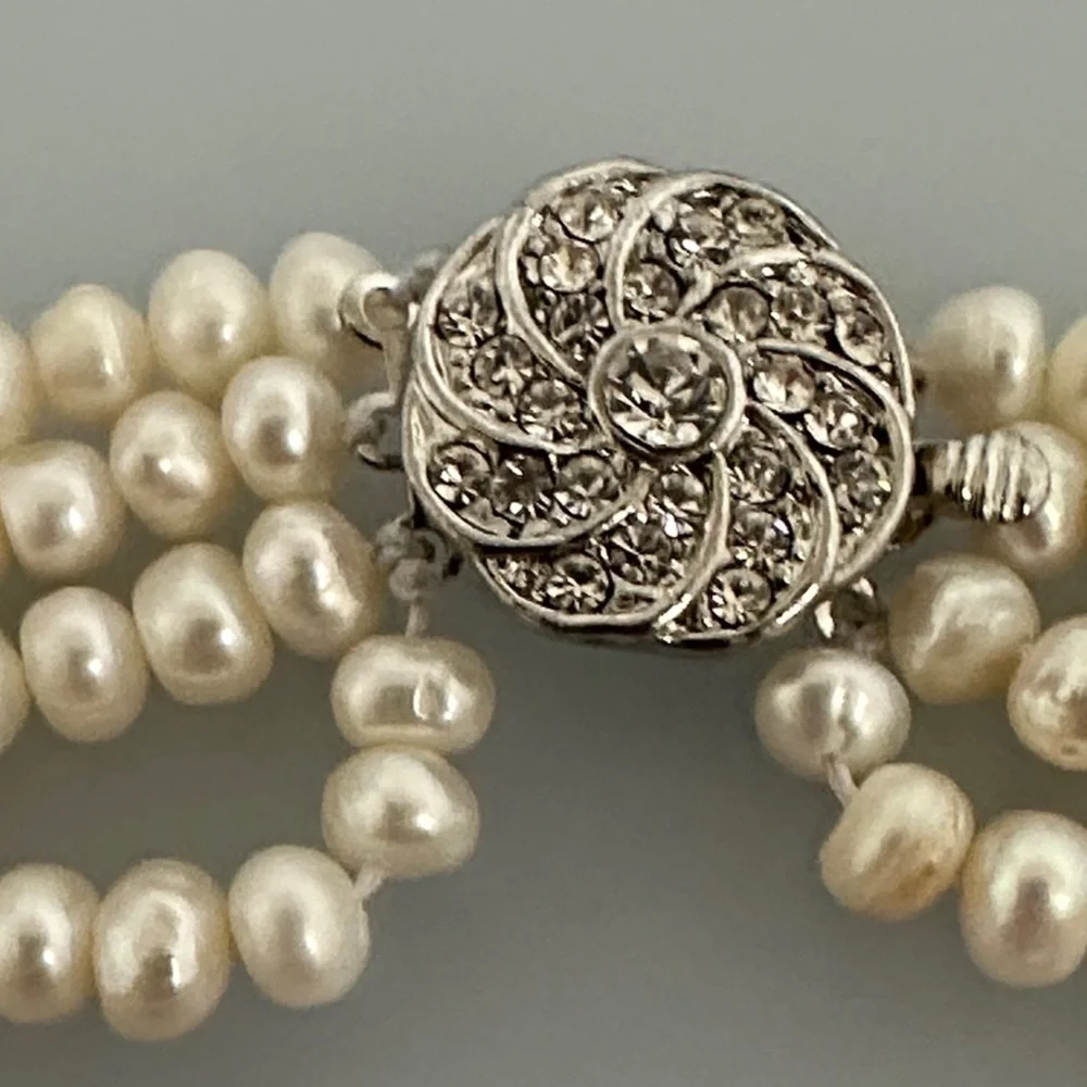 Elegant extravagant gorgeous pearls necklace ✨